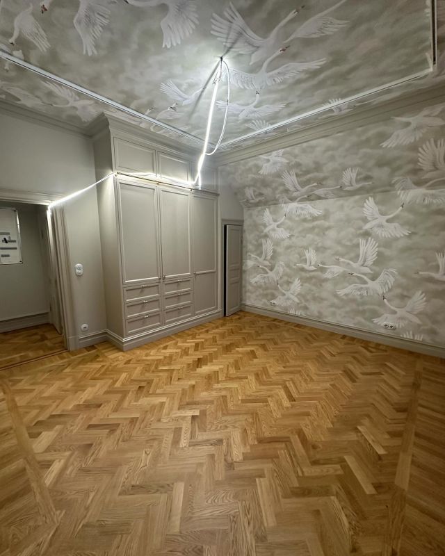 B E A U T I F U L 🏰😍

Ovanvåningen i detta fantastiska hus!
Nylagda ekstavar i fiskbensmönster & stjärnparkett som vi fått äran att slipa & behandla.

Behandling: Pallx333, naturell 2K olja + pallx96 Classic, matt 1K lack på topp!
Otroligt vackert 🤩

@golvslipare.bygg1vast 
@fermenfermen 

#villa #slott #sekelskifte #arkitektur #vackert #pallmann #golvslipning #dammfrigolvslipning #bona #floors #floor #golv #stjärnparkett #fiskbensparkett #trägolv #floorsanding #woodworking #hantverk #renovering #gårihop #beautiful